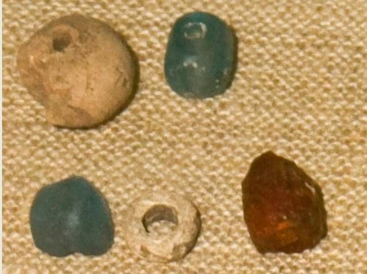 Японские археологи подтвердили наличие краски на древнейшей бусине