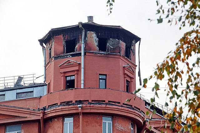 Жители сгоревшего дома Чубакова на Петроградке ждут отопление