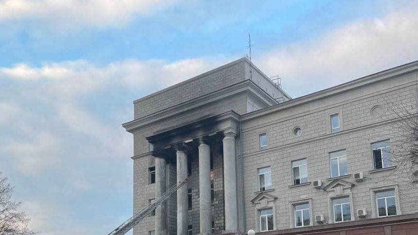 Пожар произошел в здании правительства Красноярского края