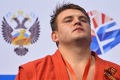 Российский боец MMA вышел на бой под чужим флагом из-за ошибки организаторов