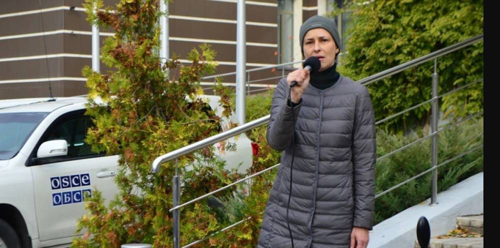 Юлия Чичерина выступила под окнами ОБСЕ в Донецке