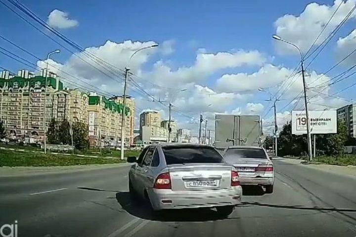 На 5 тысяч рублей ГИБДД оштрафовала водителя «Лады» за выезд на встречную
