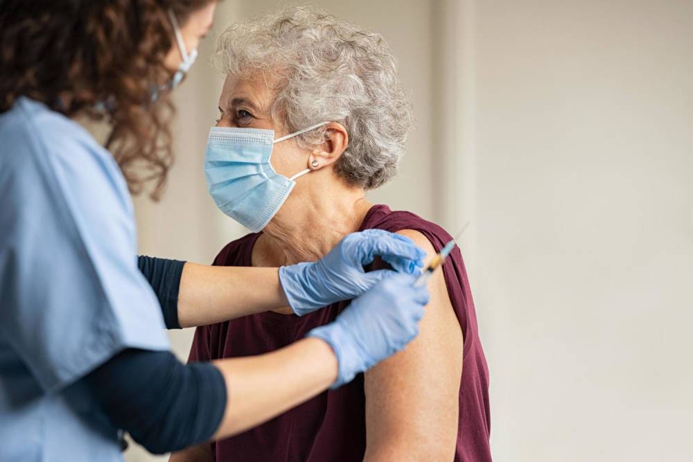 В США обнаружили, что вакцинация от коронавируса снижает и риск смерти от других причин