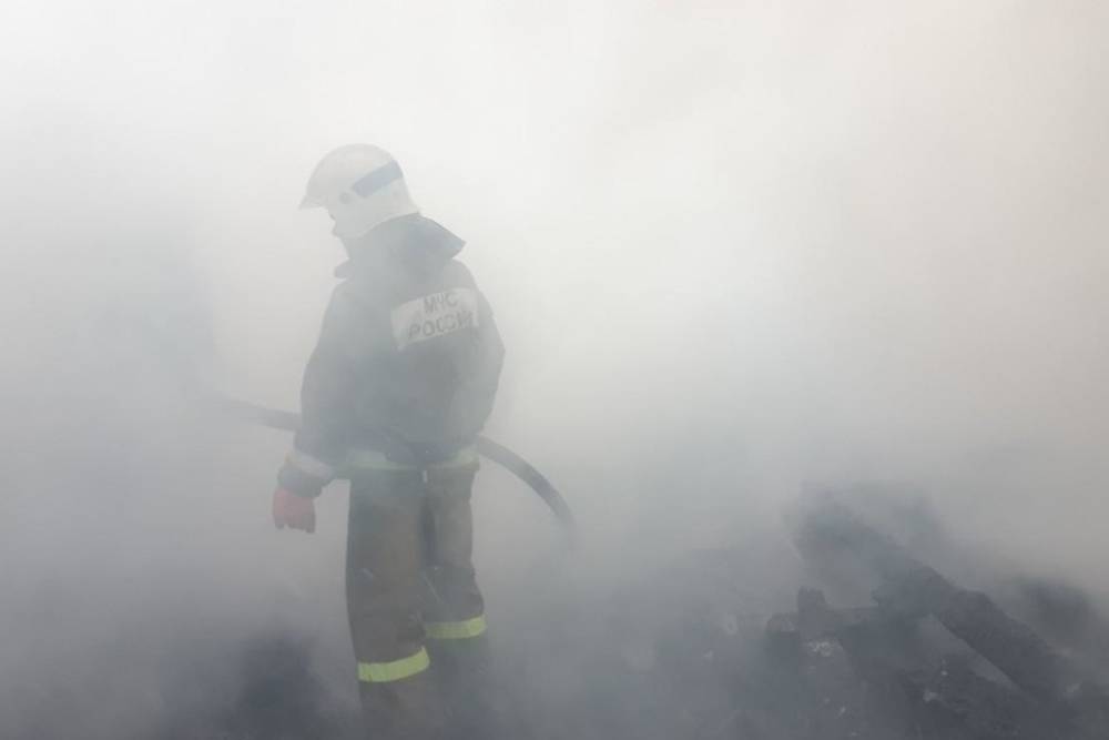 В Ивановской области поздно вечером сгорел садовый домик с автомобилем