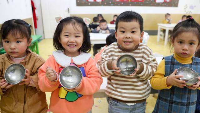 В Китае принят закон, призванный снизить давление на детей из-за выполнения домашних заданий
