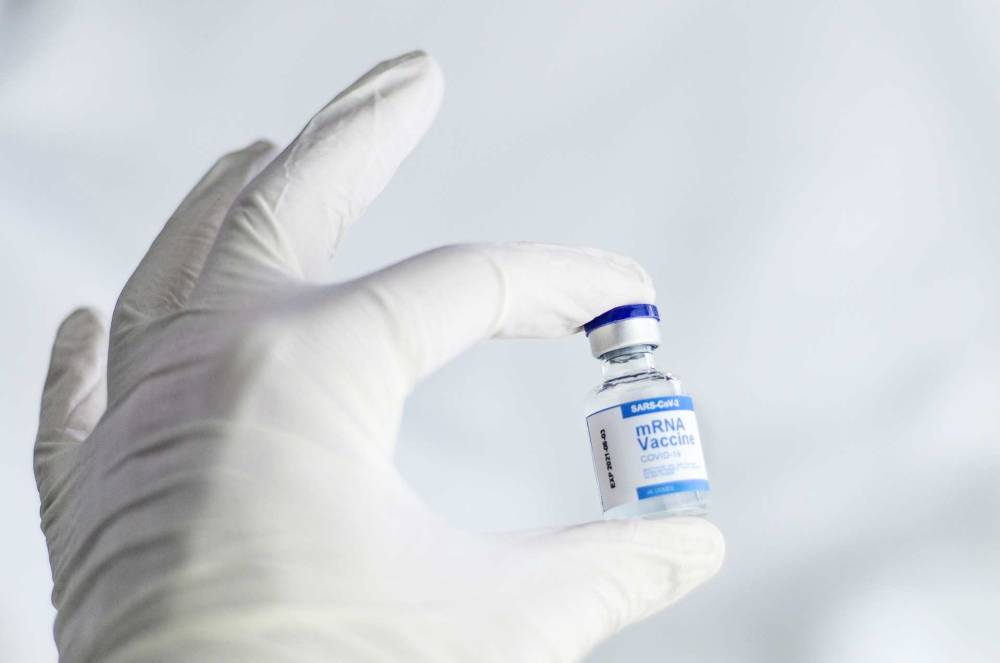 В The Daily Mirror рассказали о новом смертельно опасном побочном эффекте вакцины AstraZeneca