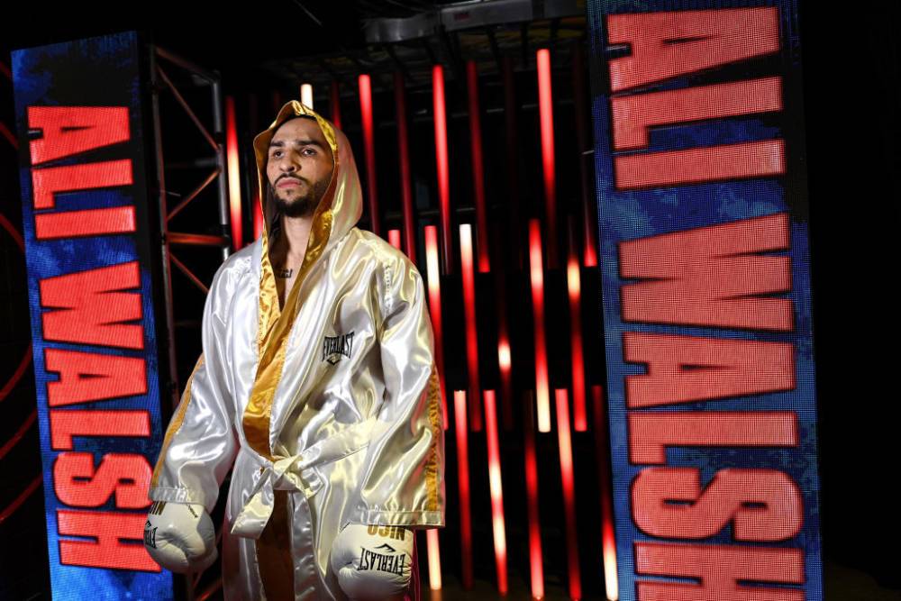 Внук Али одержал досрочную победу над своим соперником на вечере бокса в США