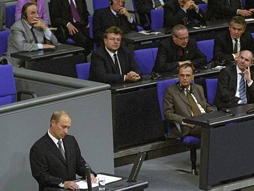Меркель рассказала об «осознании серьезных разногласий» с Путиным в 2001 году