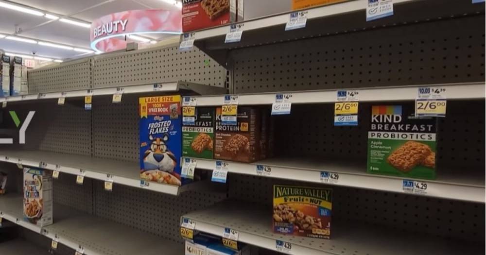 Полки опустели: в супермаркетах США дефицит продуктов и товаров (фото, видео)