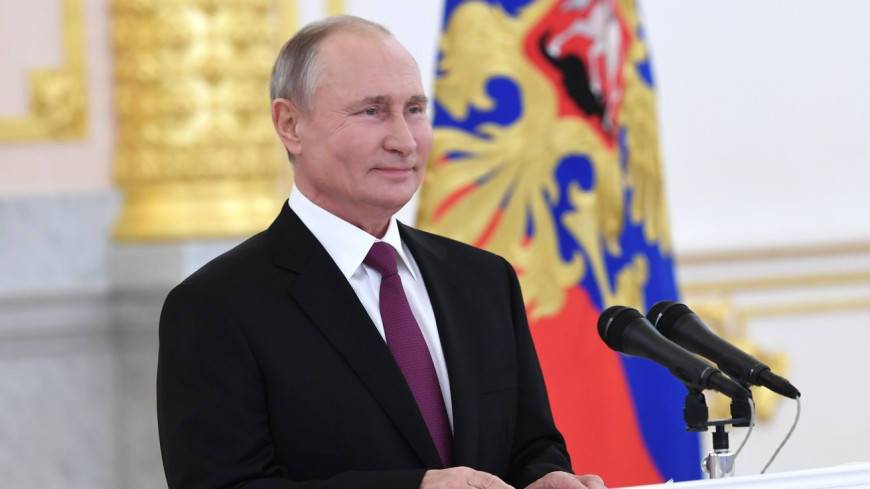 «Прочная опора для страны»: Путин поздравил таможенников с 30-летием ФТС