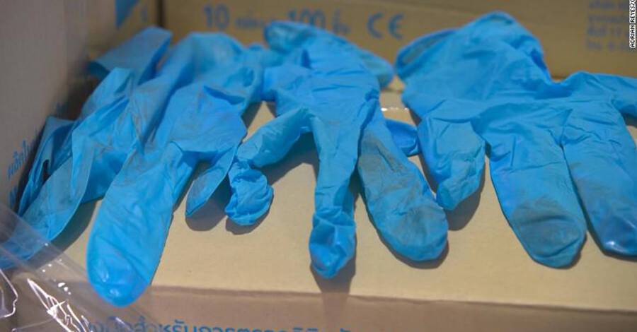 В Таиланде использованные перчатки массово подкрашивают и продают по всему миру