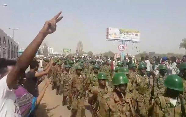 Задержание правительственных чиновников в Судане: возможно, начался военный переворот
