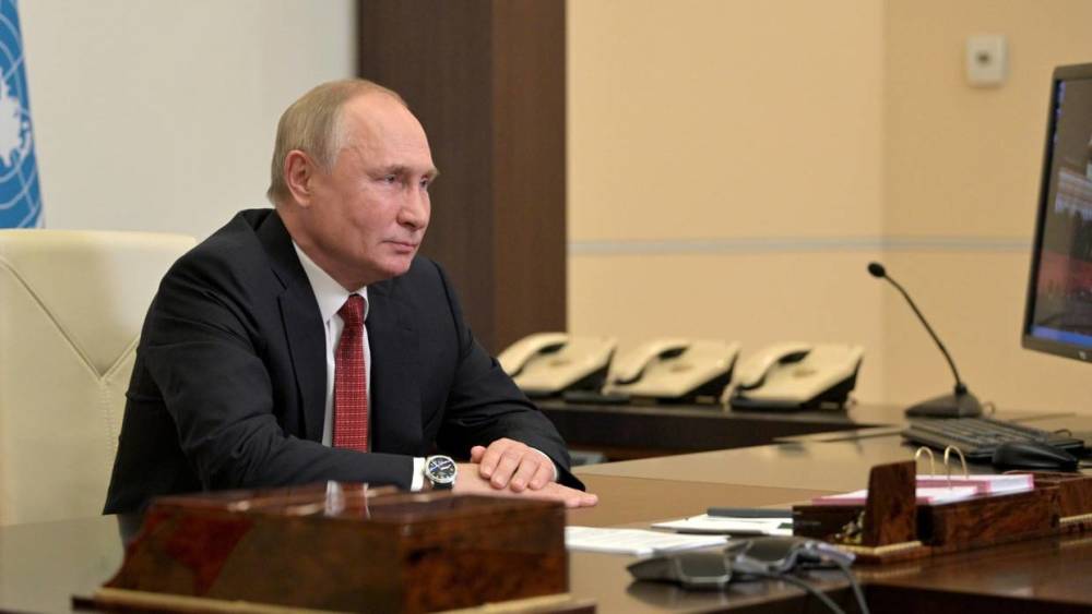 Путин рекомендовал обеспечить россиян дополнительными выходными после прививки от COVID-19