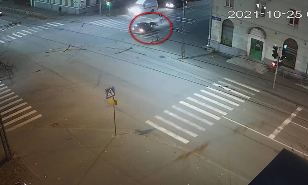 В Петрозаводске сбили женщину, переходившую дорогу на «зеленый»