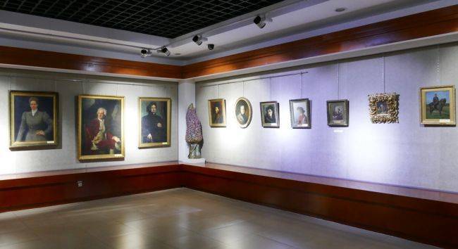В Национальном музее Таджикистана выставили работы великих русских художников