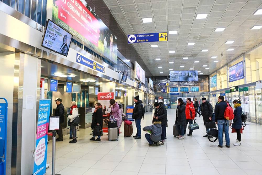 В аэропорту Челябинска с рейса в Египет сняли пьяную пассажирку