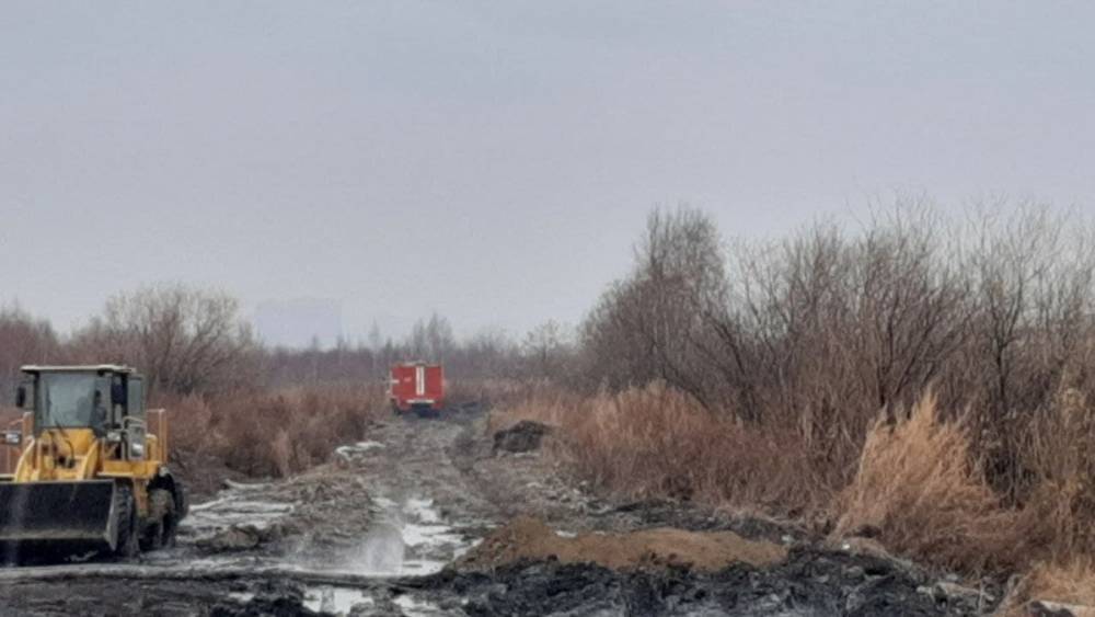 На юге Екатеринбурга потушили торфяной пожар, из-за которого стоял смог
