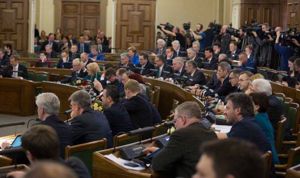 "Мы наказываем наших жителей, но не уважаем": в парламенте Латвии обсудили локдаун
