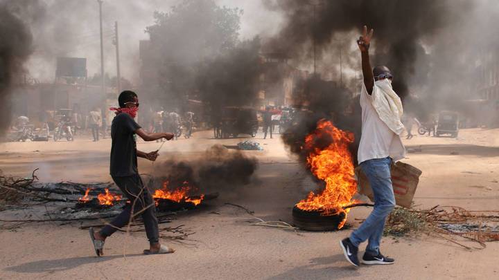 В Судане объявлено чрезвычайное положение, распущен кабмин