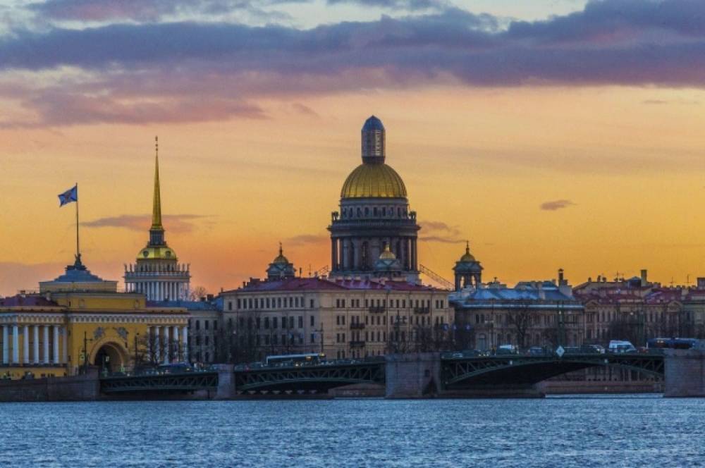 Фуд-корты в Петербурге смогут работать на вынос и доставку в нерабочие дни