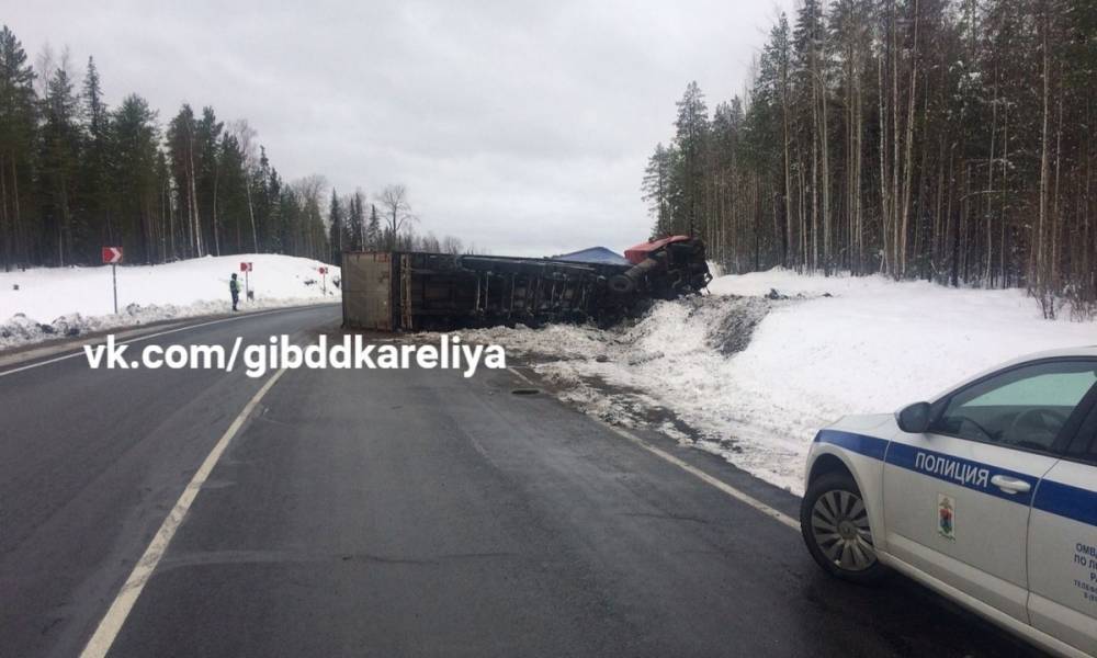 Трасса в Карелии заблокирована из-за серьезной аварии