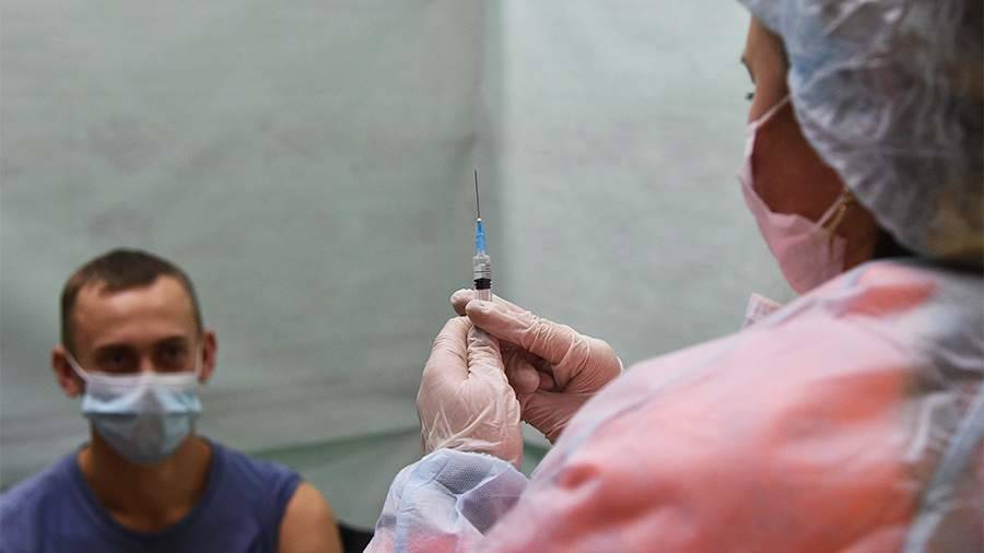 В 84 регионах РФ ввели обязательную вакцинацию для ряда граждан