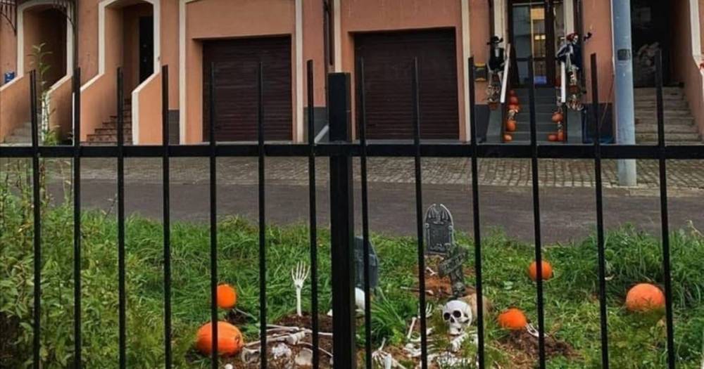 Фото украшенного к Хэллоуину подмосковного дома вызвало споры в сети