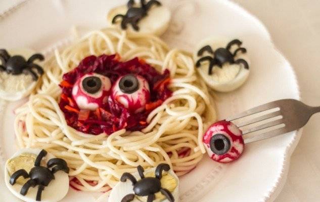 Под страхом голода: блюда на Хэллоуин, оформленные в стиле праздника