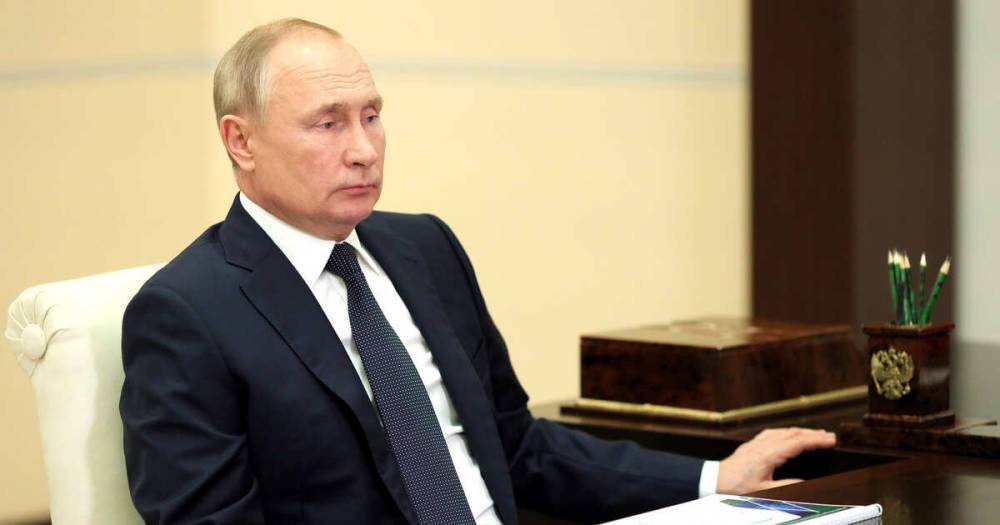 Путин присвоил главе Минстроя звание "Заслуженный строитель России"