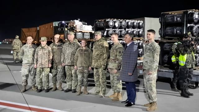 «Джавелины» и боеприпасы под «калибры НАТО»: Украина получила военную помощь от США (ВИДЕО)