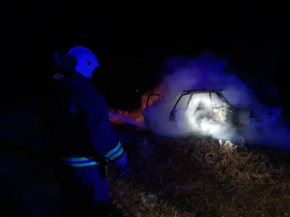 На трассе под Астраханью дотла сгорел автомобиль