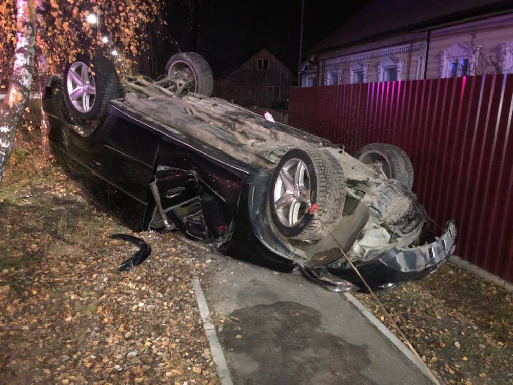 В перевернувшемся в Тверской области Mercedes пострадал пассажир