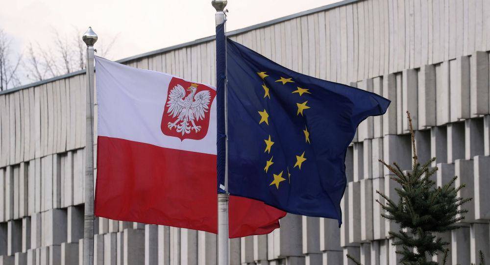 В Польше заявили о готовности к "третьей мировой" против Брюсселя