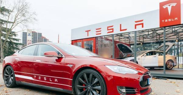 Стоимость компании Tesla превысила триллион долларов. Илон Маск стал богаче на $25 млрд