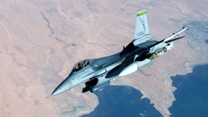 Военный эксперт Хатылев намекнул на скрытый мотив США в размещении F-16 в 300 км от РФ