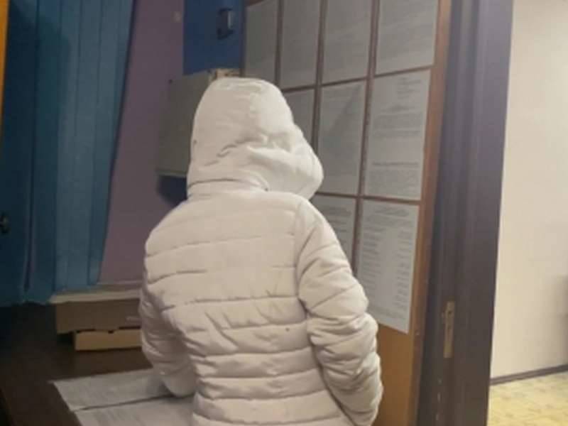 В Иркутской области задержали мать, бросившую четверых детей без еды в запертой квартире