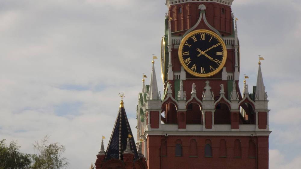Кремль: Губернаторы вправе продлить ковид-ограничения в своих регионах до нового года