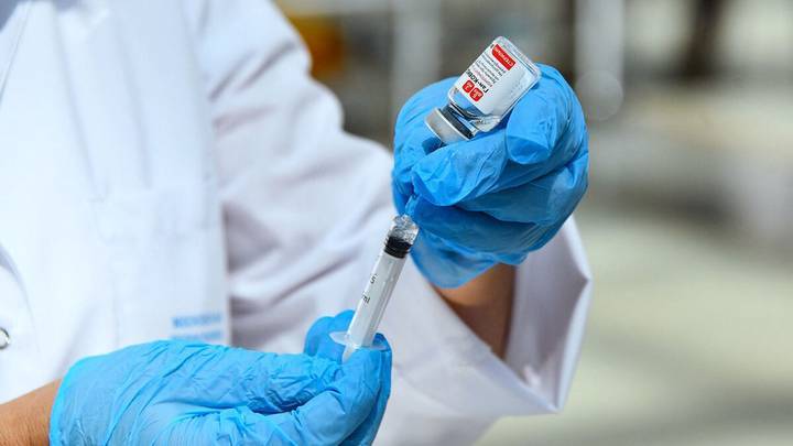 Обязательную вакцинацию для некоторых категорий граждан ввели во всех регионах РФ