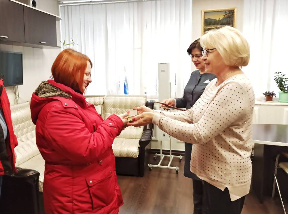 Многодетная семья из Кировска получила ключи от квартиры – фото