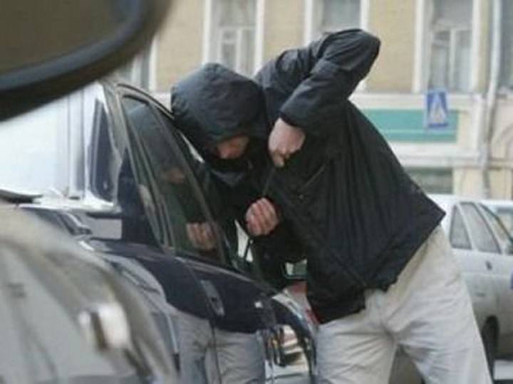 «Длинная рука» или «Удочка»: МВД назвало самые популярные способы угона автомобилей в Москве