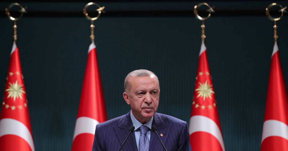 Эрдоган забыл про торговлю русскими рабами и записался в жертвы