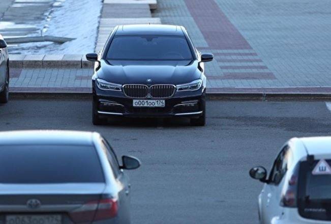 Власти признали, что используют BMW Дубровского, который хотели продать
