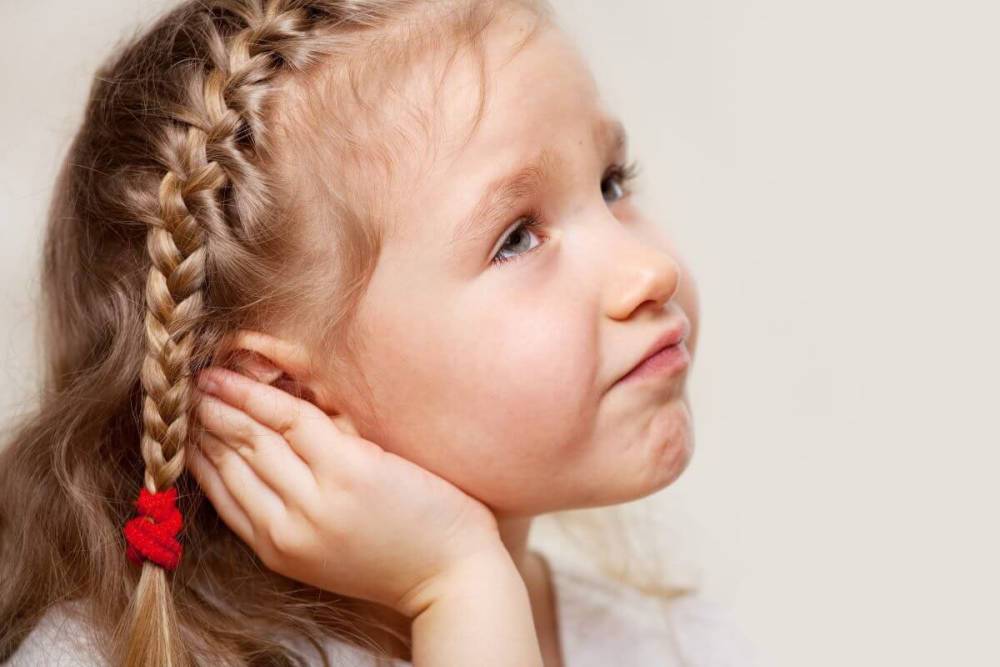 Боль в ухе у ребенка - причины, симптомы, лечение