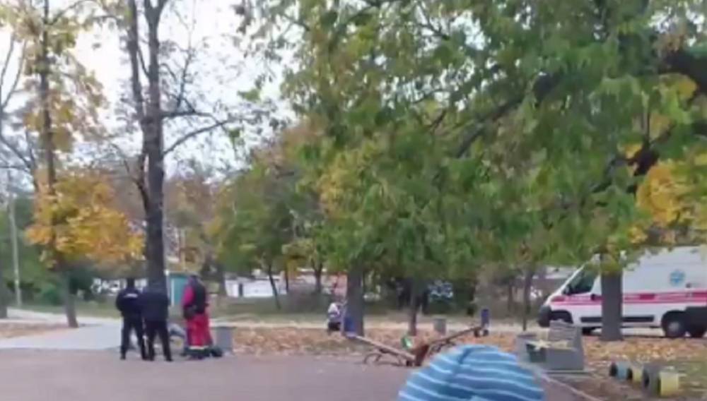 В Одессе на детской площадке нашли тело: видео от очевидцев