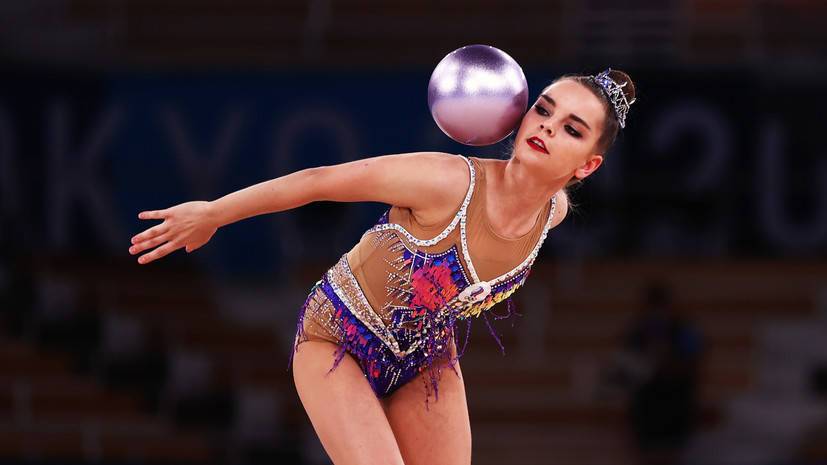 Дина Аверина выиграла золото в упражнениях с мячом на ЧМ-2021, у Арины — серебро