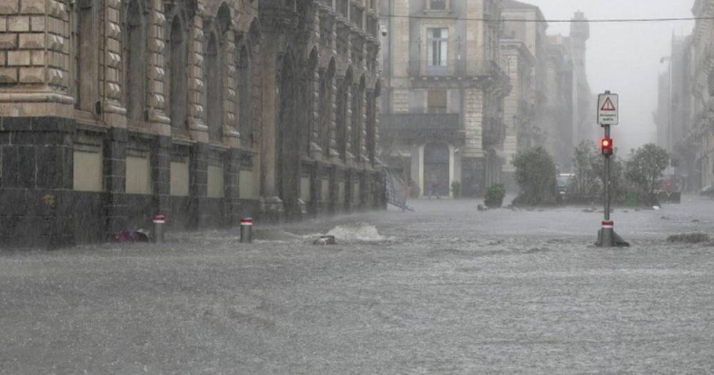 На Сицилии в результате жестоких штормов затоплен город Катания, есть погибшие