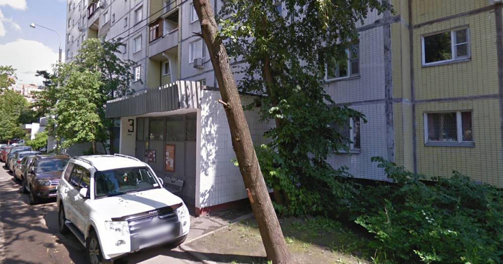 Жильцы московского дома заявили о терроризирующем их соседе-насильнике