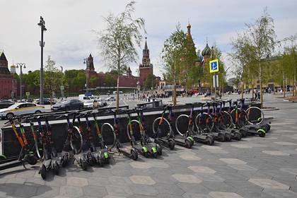 ФСО предложила запретить кататься на велосипедах и самокатах на Красной площади
