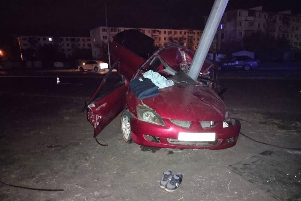 Студент из Туркменистана разбился на машине в Астрахани