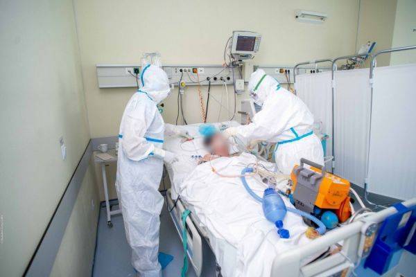 Новый скачок заражений ковидом в России: 40 096 заболевших и 1 159 умерших за сутки
